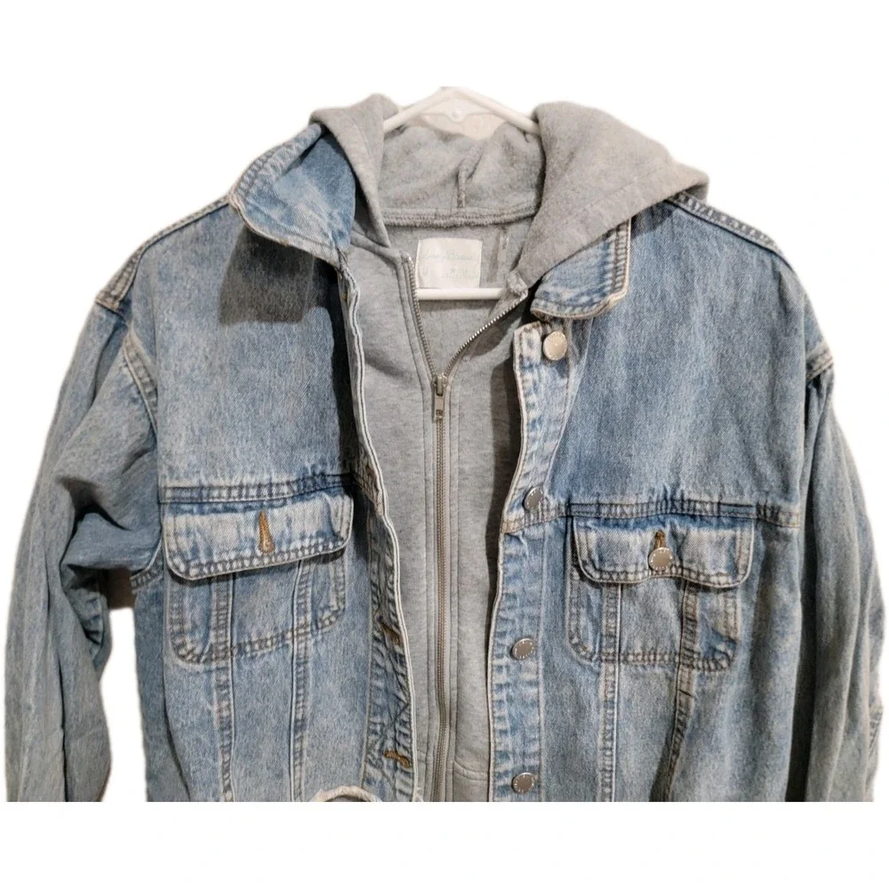 Lovely Bloom Denim Jacket M Blue Cropped Raw Hem Gray Hooded Layered Look Medium